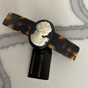 Feminine classic pretty preppy tortoise cameo, France, Luxe Barett 💝